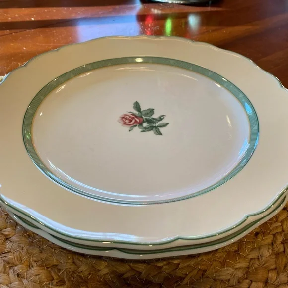 Wedgewood English Cottage Dinner Plates: Cream - Picture 2 of 4